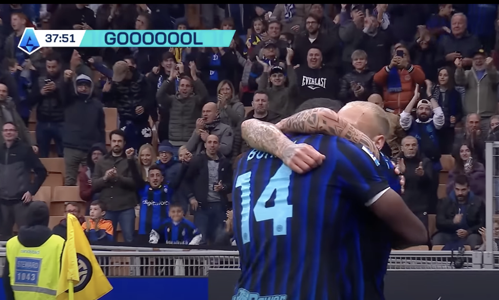 Dimarco e Bonny festeggiano in Inter-Cremonese