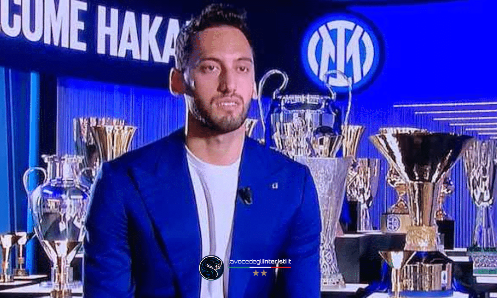Hakan Çalhanoğlu, centrocampista dell'Inter